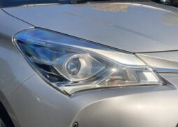
										TOYOTA VITZ HYBRID U 2017 Silver M full									