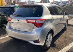 
										TOYOTA VITZ HYBRID U 2017 Silver M full									