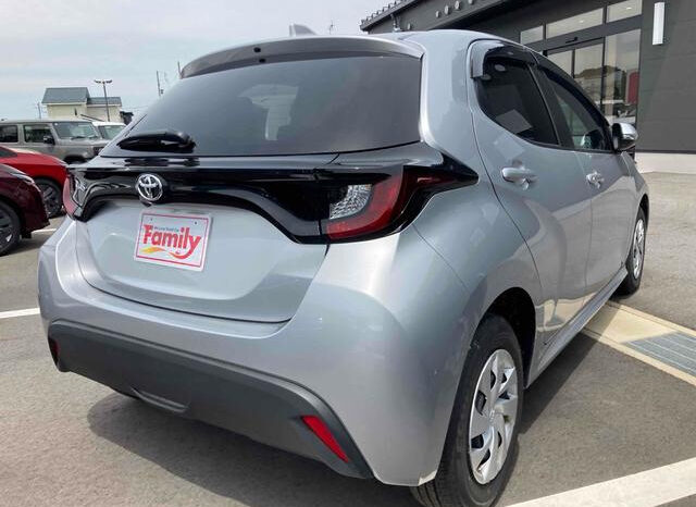 
								TOYOTA YARIS 2023 SILVER full									