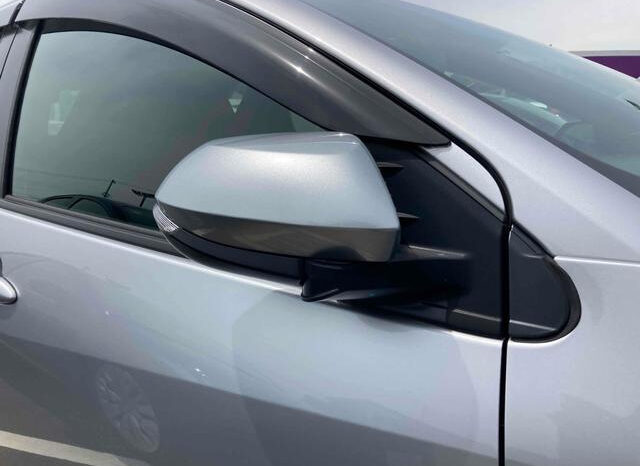 
								TOYOTA YARIS 2023 SILVER full									
