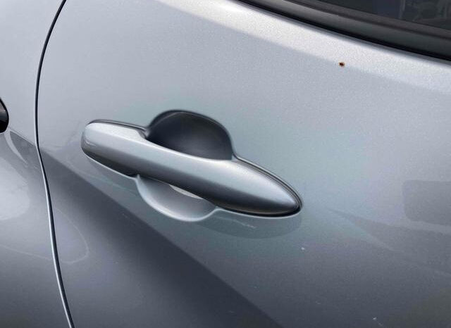 
								TOYOTA YARIS 2023 SILVER full									