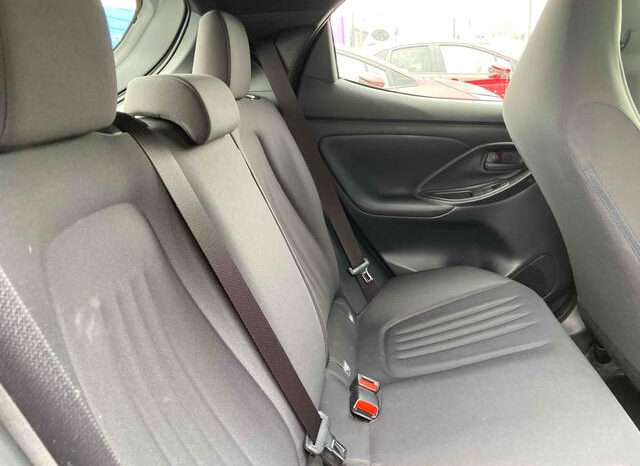
								TOYOTA YARIS 2023 SILVER full									