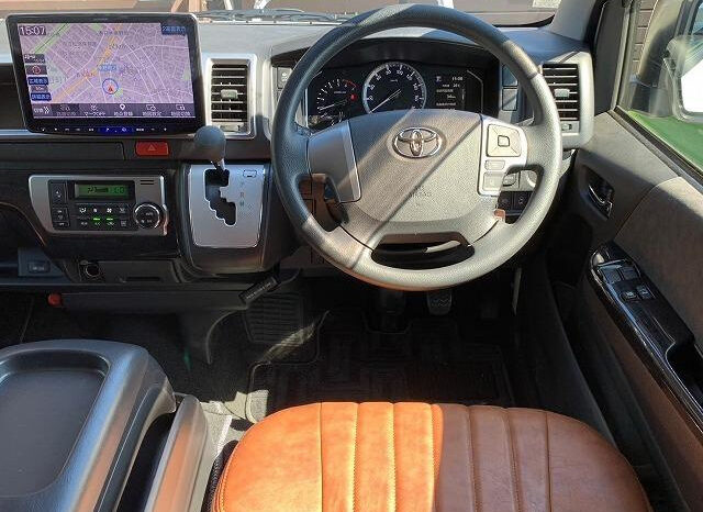 
								TOYOTA HIACE 2021 PEARL WHITE full									