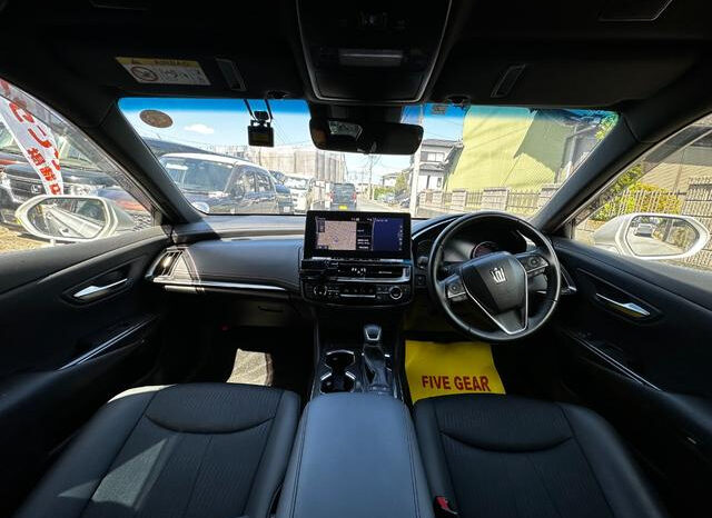 
								TOYOTA CROWN 2021 SILVER full									
