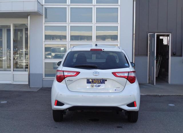 
								TOYOTA VITZ 2020 WHITE M full									