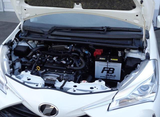
								TOYOTA VITZ 2020 WHITE M full									