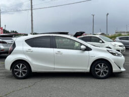 TOYOTA AQUA 2024 PEARL WHITE