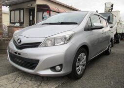 
										TOYOTA VITZ 2012 SILVER full									