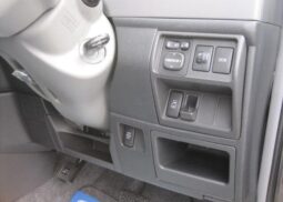 
										TOYOTA SIENTA 2009 full									