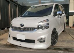 TOYOTA VOXY 2010 White