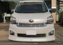 TOYOTA VOXY 2010 White