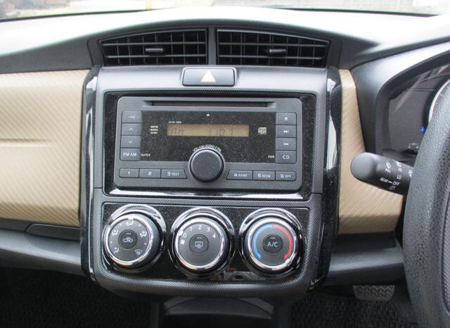 
								TOYOTA COROLLA AXIO 2013 WHITE full									