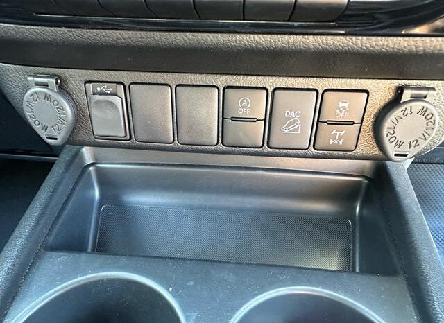 
								TOYOTA HILUX 2022 PEARL WHITE full									