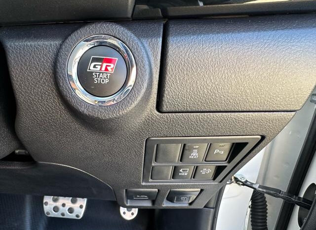 
								TOYOTA HILUX 2022 PEARL WHITE full									