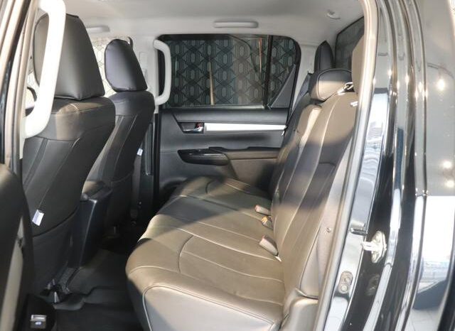 
								TOYOTA HILUX 2022 BLACK full									