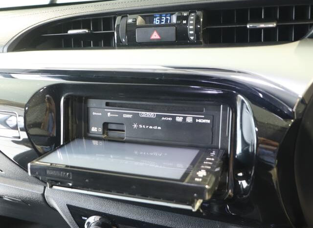 
								TOYOTA HILUX 2022 BLACK full									