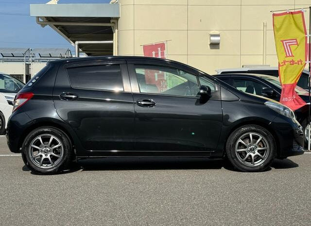 
								TOYOTA VITZ 2011 BLACK M full									