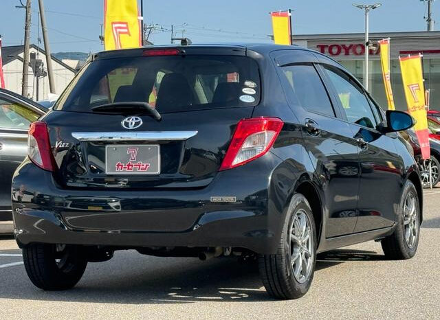 
								TOYOTA VITZ 2011 BLACK M full									