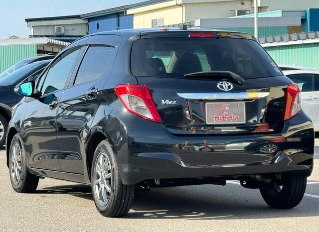 
								TOYOTA VITZ 2011 BLACK M full									