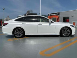TOYOTA CROWN 2022 WHITE M