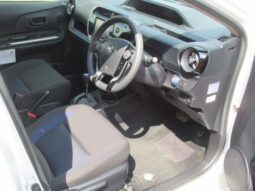 
										TOYOTA AQUA 2019 WHITE M full									