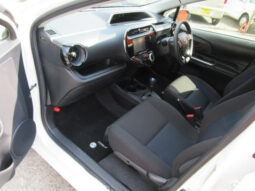 
										TOYOTA AQUA 2019 WHITE M full									