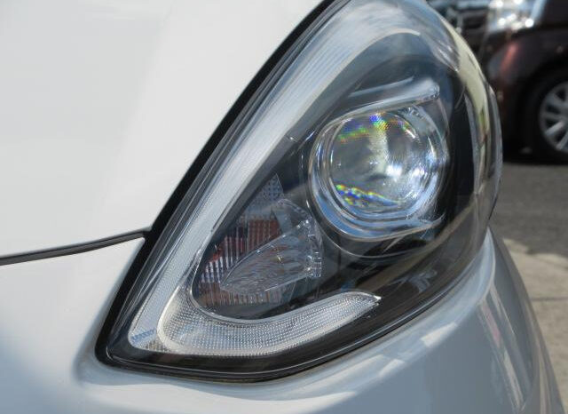 
								TOYOTA AQUA 2019 WHITE M full									