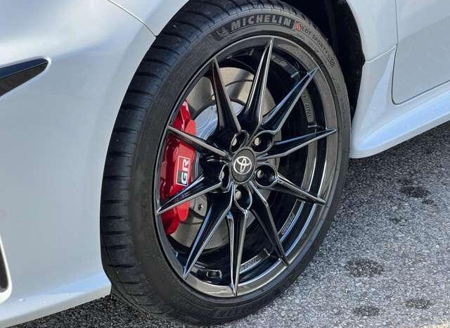
								TOYOTA GR YARIS 2023 PEARL full									