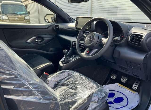 
								TOYOTA GR YARIS 2023 PEARL full									