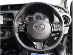 
										TOYOTA VITZ 2017 GRAY M full									