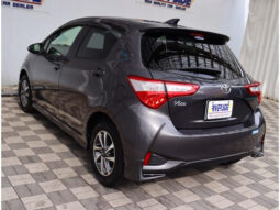 
										TOYOTA VITZ 2017 GRAY M full									