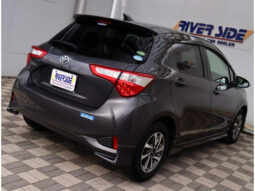 
										TOYOTA VITZ 2017 GRAY M full									