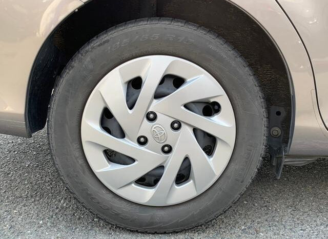 
								TOYOTA COROLLA AXIO 2018 LIGHT GRAY M full									