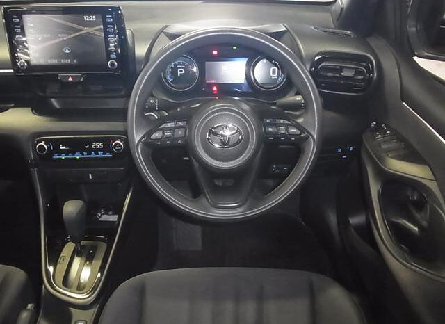 
								TOYOTA YARIS 2020 SILVER M full									