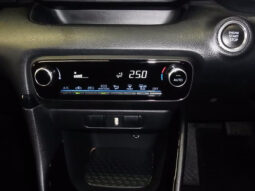 
										TOYOTA YARIS 2020 SILVER M full									