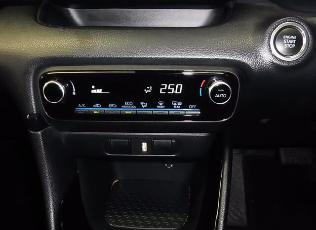 
								TOYOTA YARIS 2020 SILVER M full									
