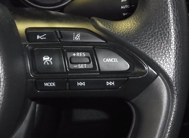 
								TOYOTA YARIS 2020 SILVER M full									