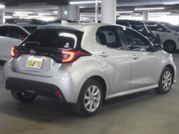 
										TOYOTA YARIS 2020 SILVER M full									