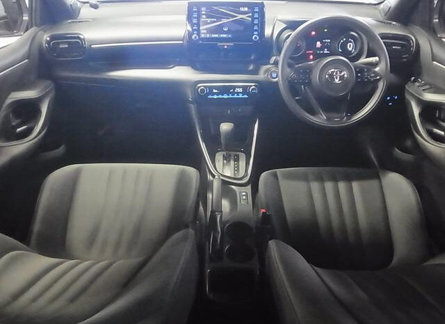 
								TOYOTA YARIS 2020 SILVER M full									