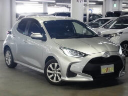 
										TOYOTA YARIS 2020 SILVER M full									