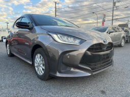 TOYOTA YARIS 2023 GOLD