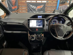 
										TOYOTA ESQUIRE 2018 WHITE full									