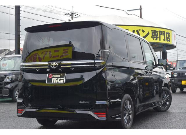 
								TOYOTA VOXY 2024 BLACK full									