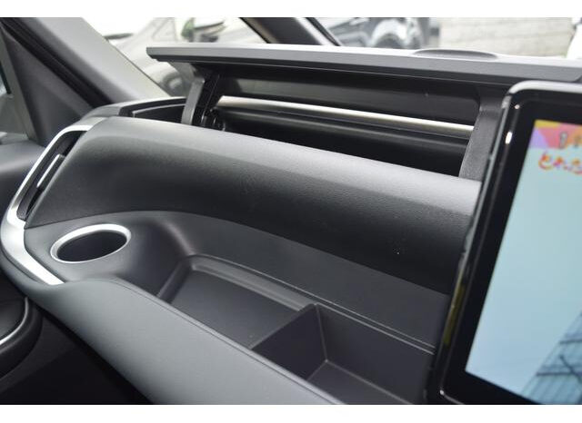 
								TOYOTA VOXY 2024 BLACK full									