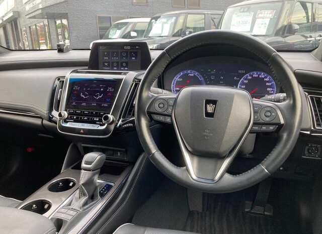 
								TOYOTA CROWN 2019 BLACK full									