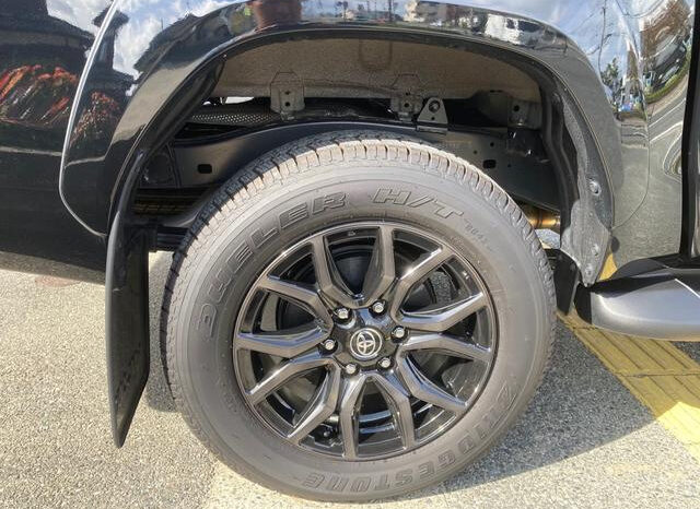 
								TOYOTA HILUX 2023 BLACK full									