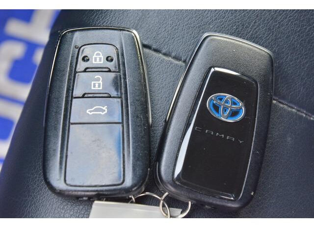 
								TOYOTA CAMRY 2018 PEARL full									