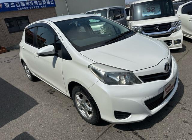
								TOYOTA VITZ 2013 PEARL WHITE full									