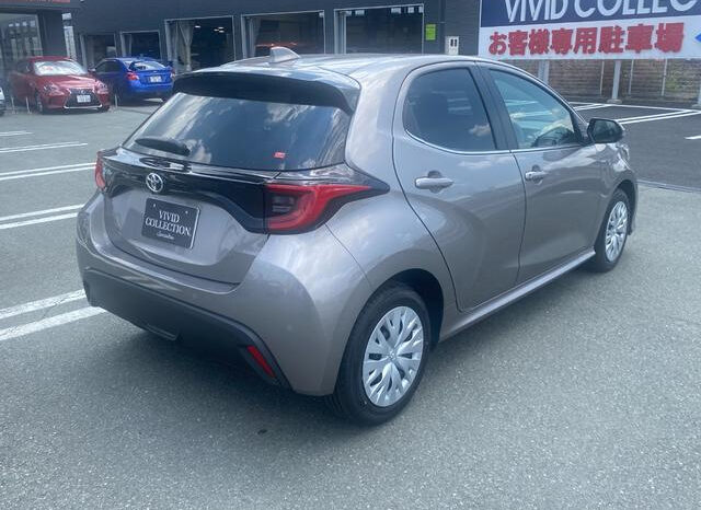 
								TOYOTA YARIS 2023 BROWN full									