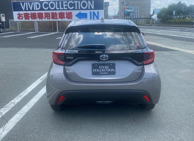 
								TOYOTA YARIS 2023 BROWN full									